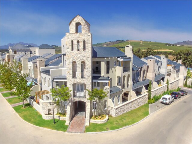  51 (Door 531) Village Square Sauvignon Street, Koelpark, Stellenbosch 